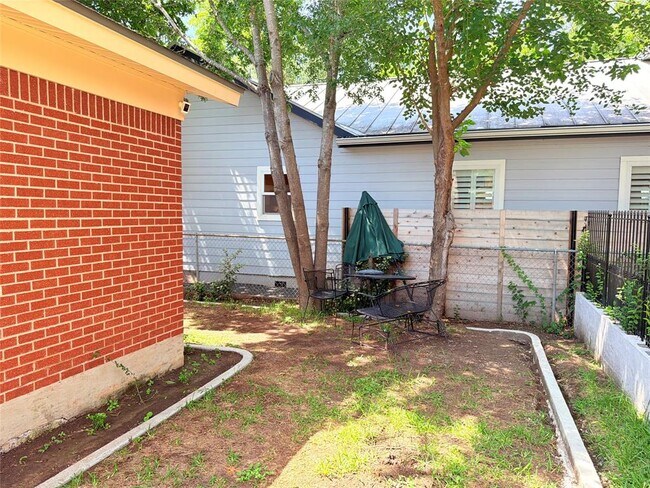 Building Photo - 5014 Evans Ave