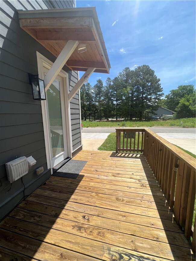 Building Photo - 1390 S Duncan Ave