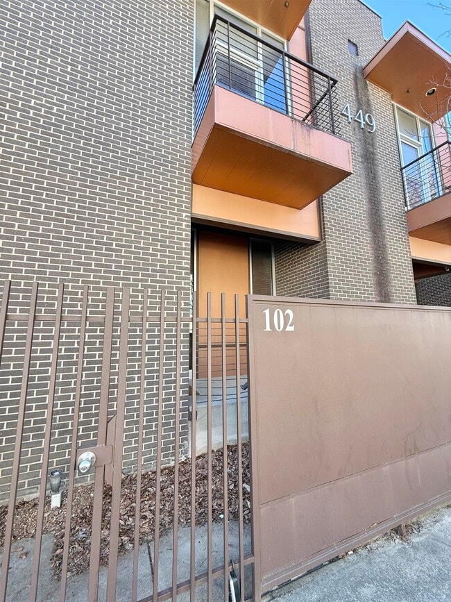 Building Photo - 449 Monroe Ave