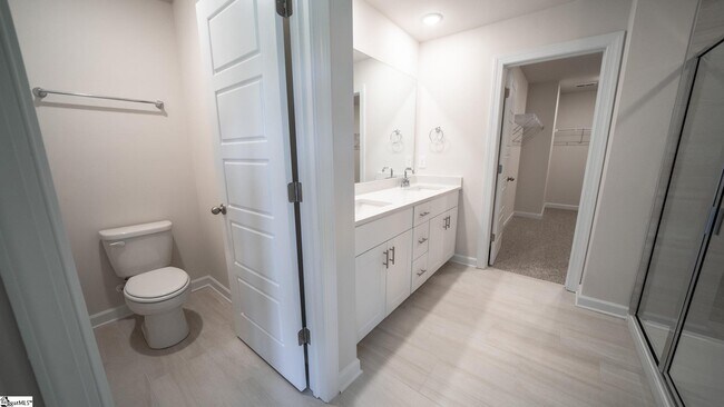 Building Photo - 1029 Killian St