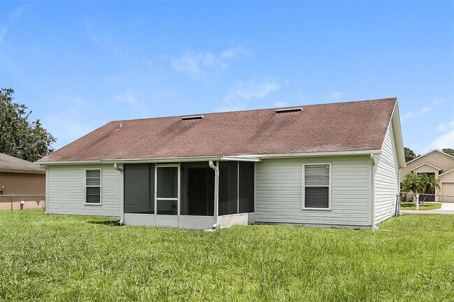 Building Photo - 807 Savona Pl