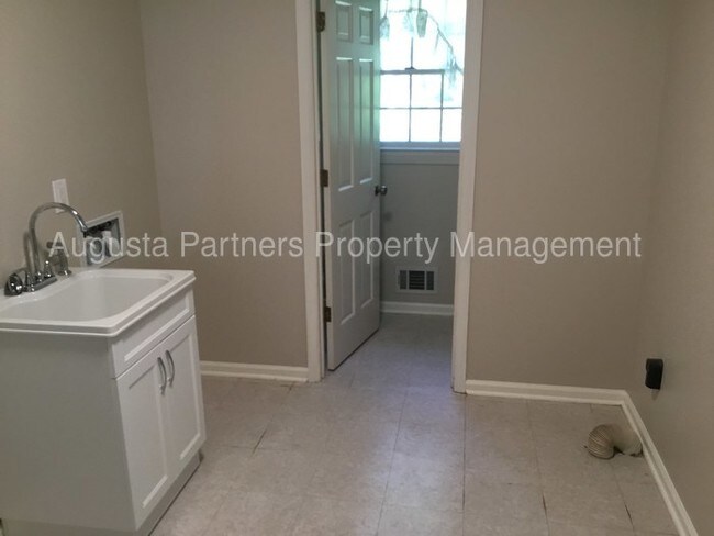 Building Photo - West Lake - Columbia County