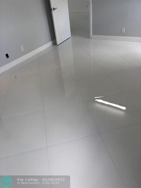 Building Photo - 1811 Sabal Palm Dr