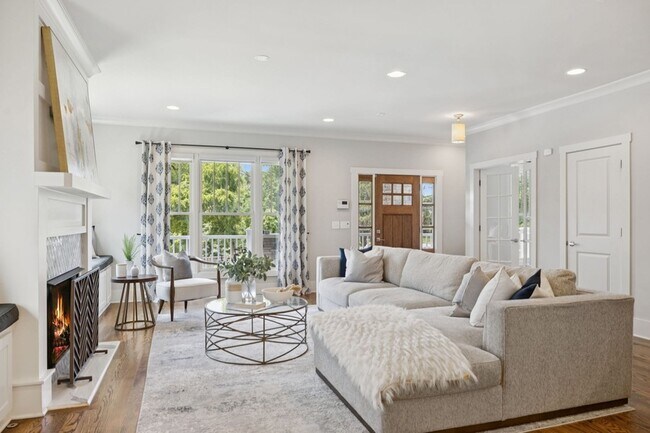 Building Photo - 2310 Vaulx Ln