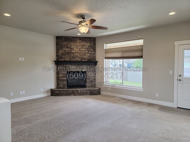 Building Photo - 1108 S Kansas Pl