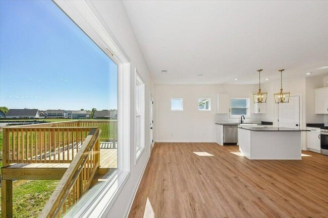 Building Photo - 105 Clearwater Dr