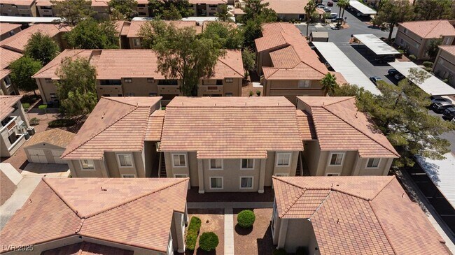 Building Photo - 7300 W Pirates Cove Rd