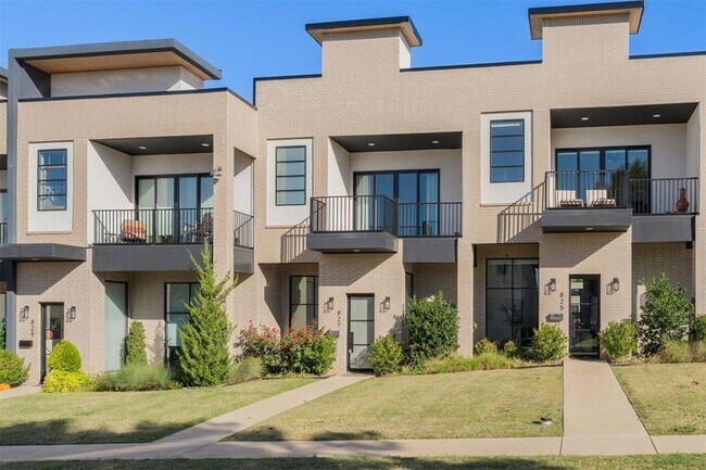 Building Photo - 827 NW 8th St