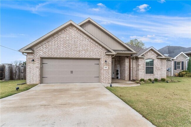 Primary Photo - 1805 Woodhause Cir