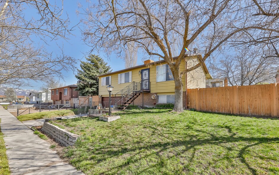 Building Photo - 3895 W Brixton Rd
