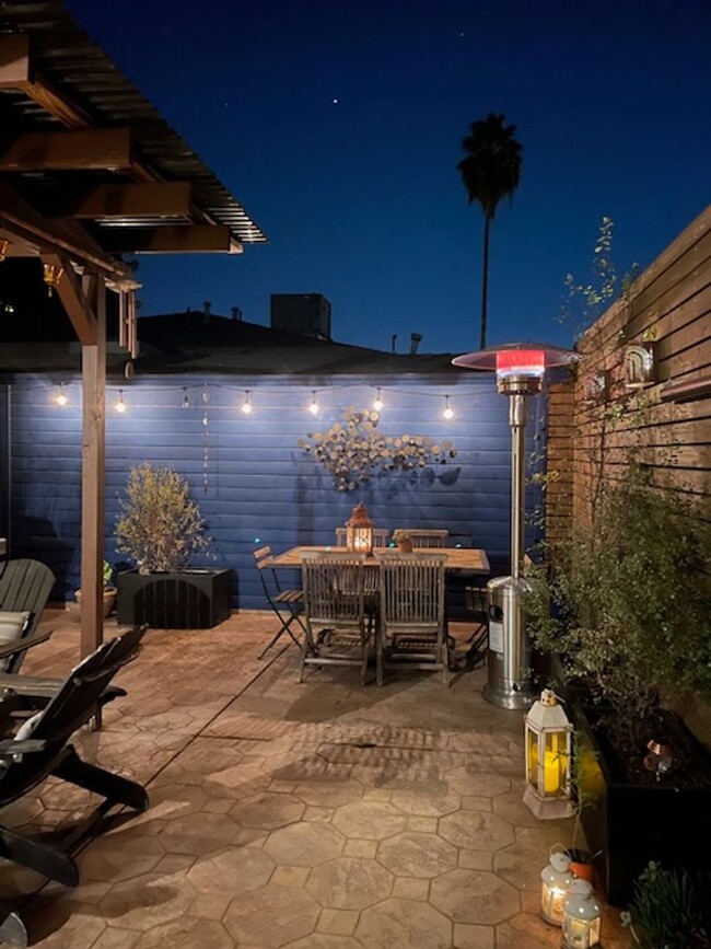 Building Photo - Secluded 2+1 close to Paramount Studios, H...