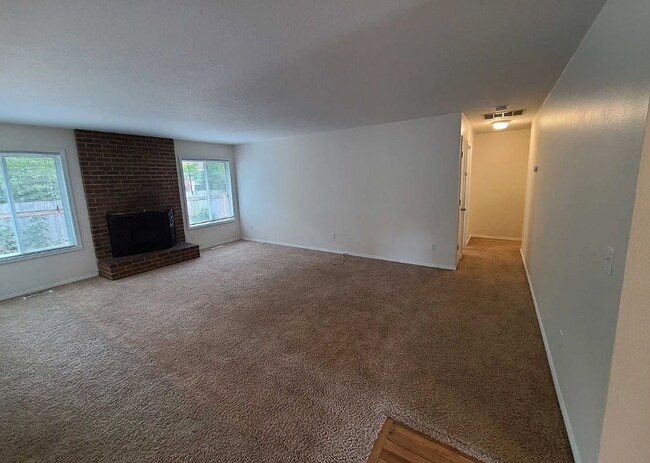 Building Photo - New Carpet! Fresh Paint - Well-maintained home in established neighborhood
