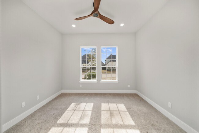 Building Photo - 9527 Sanger Wy