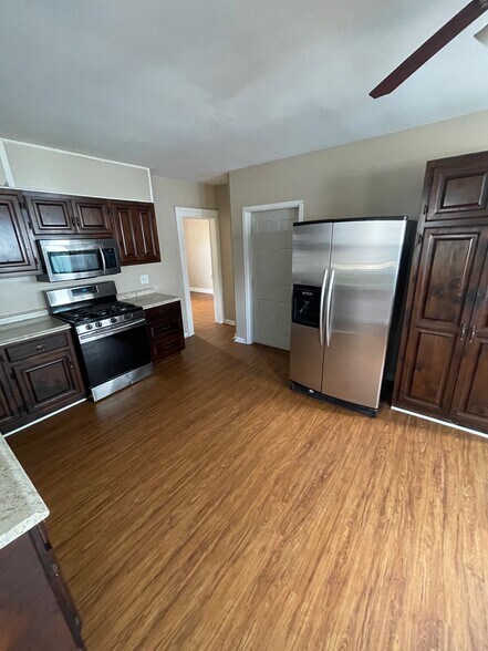 Building Photo - 49 Vine St