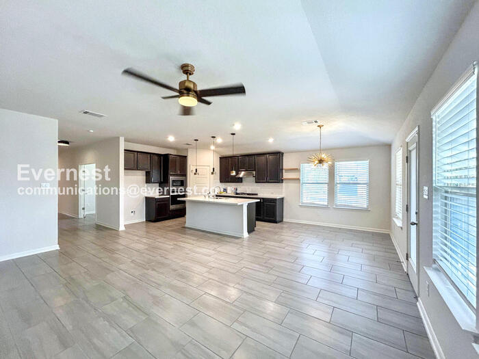 Building Photo - 12002 Benetto Aly