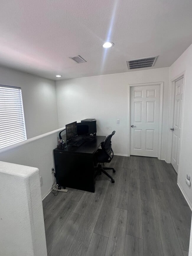 Building Photo - 24526 Montevista Cir