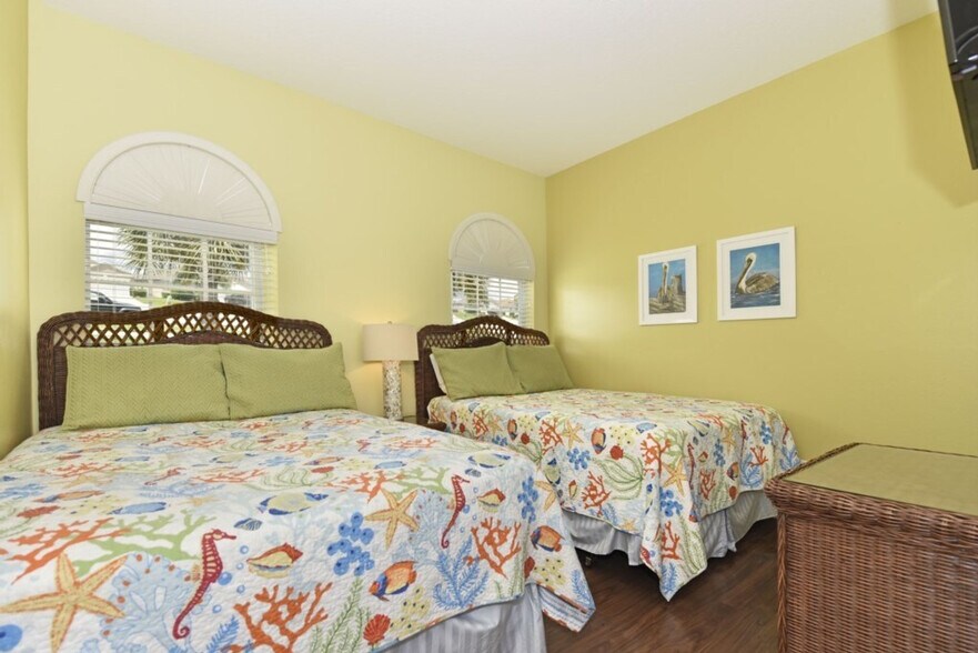 Building Photo - 8167 Fan Palm Way