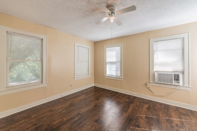 Building Photo - 327 Eleanor Ave