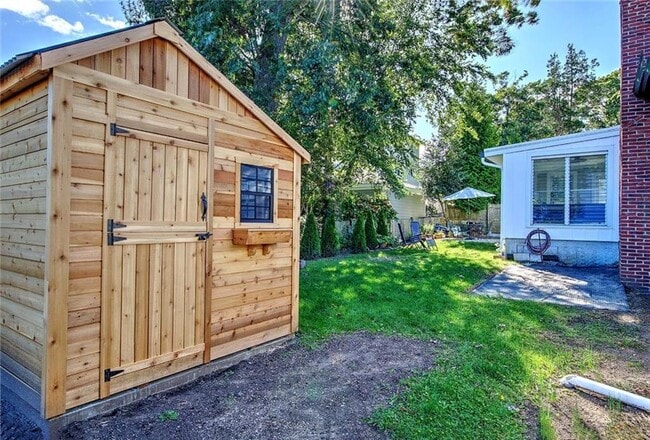 Building Photo - 151 Chace Ave