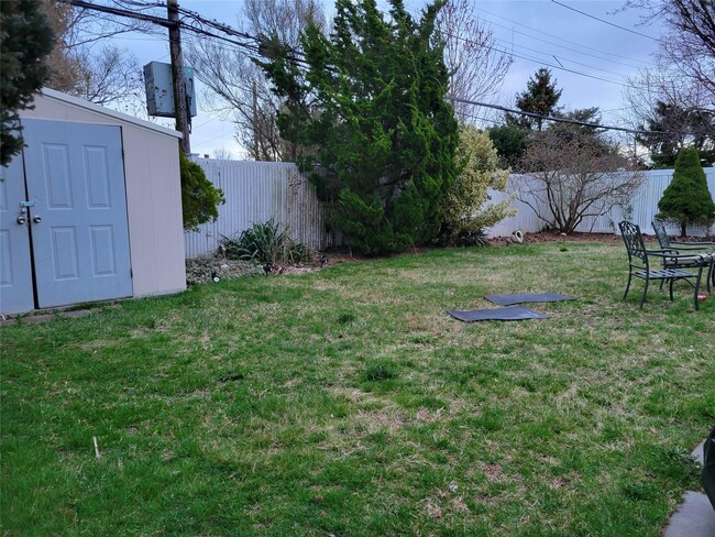 Building Photo - 93 Cherry Ln