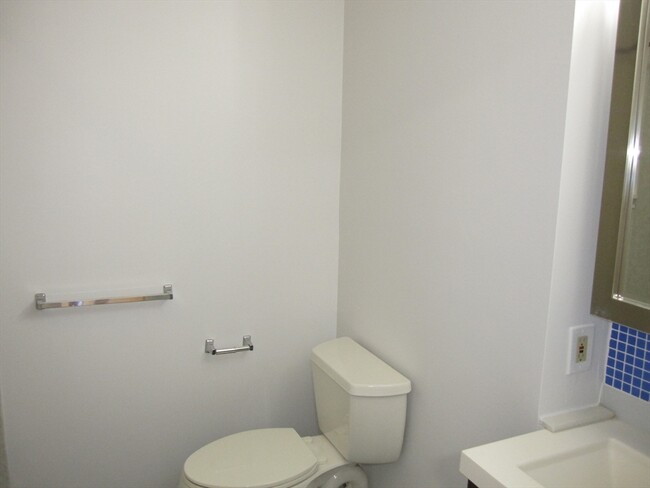 Building Photo - 677 Quincy Shore Dr