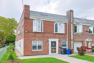 Building Photo - 90-01 70th Dr
