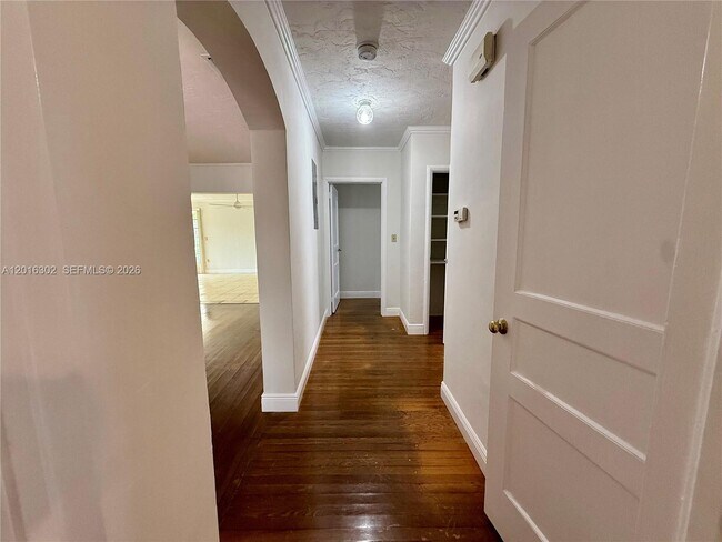 Building Photo - 110 Antilla Ave