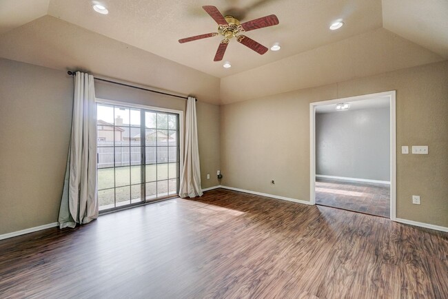 Building Photo - Updated 3-Bedroom Home in SE Edmond with S...