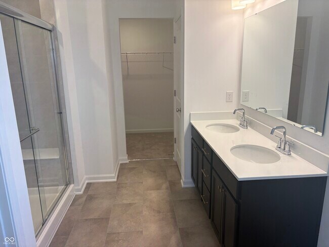 Building Photo - 354 N Grand Oak Dr