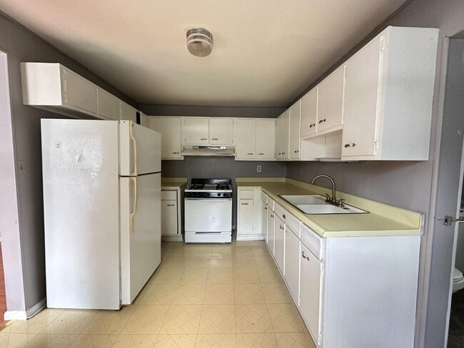 Building Photo - 213 Fletcher Ave