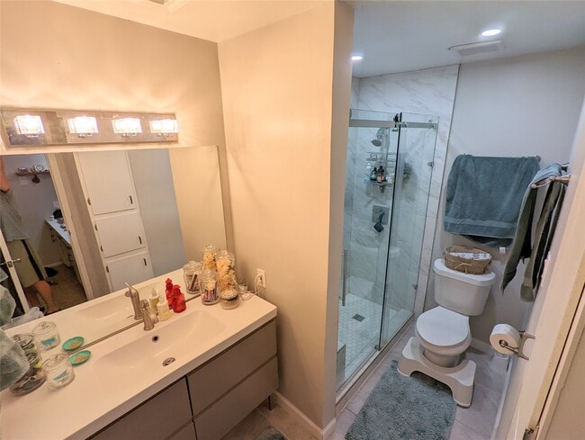 Building Photo - 13374 Trail Hollow Dr