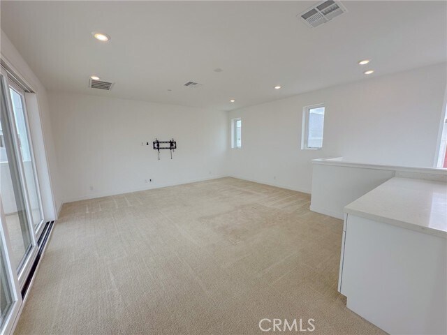 Building Photo - 178 Waypoint