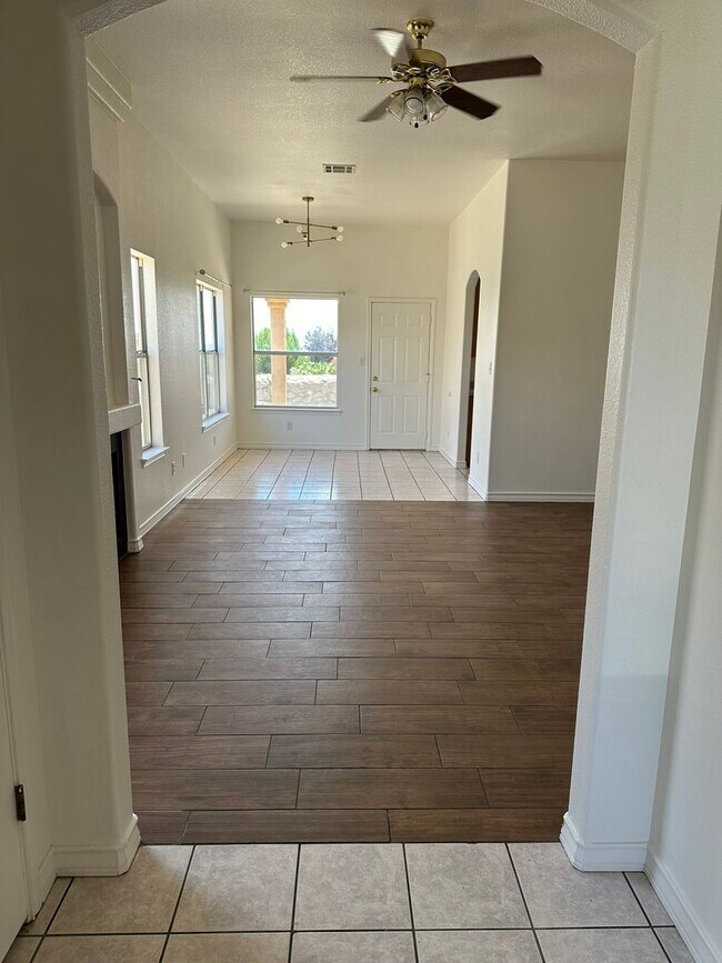 Building Photo - 3503 Northpointe Dr