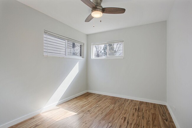 Building Photo - 2 Bedroom Townhome in Denver