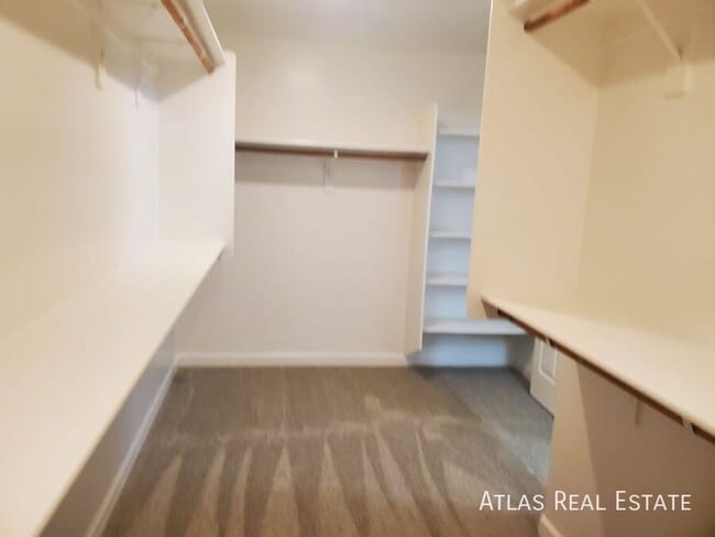 Building Photo - 12102 E Metz Dr