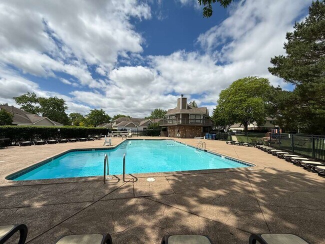 Building Photo - 355 Lambert Dr