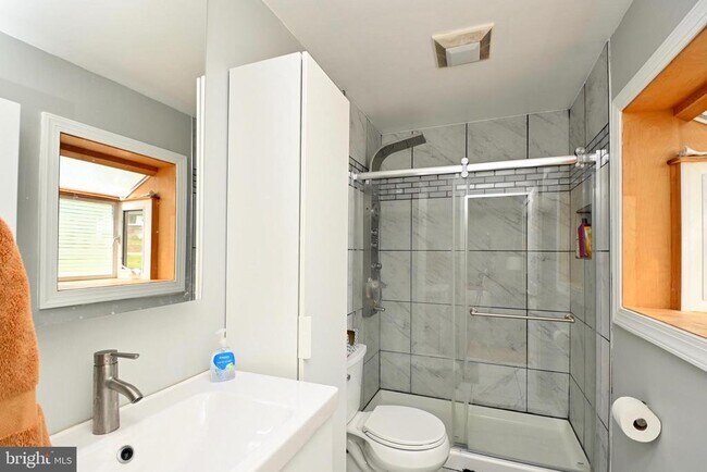 Building Photo - 10612 Anita Dr