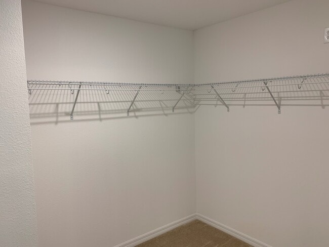 Building Photo - Spacious 4 Bedroom House - Oakland Trails