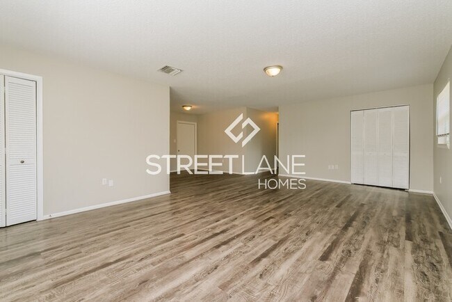 Building Photo - ONE MONTH FREE RENT!