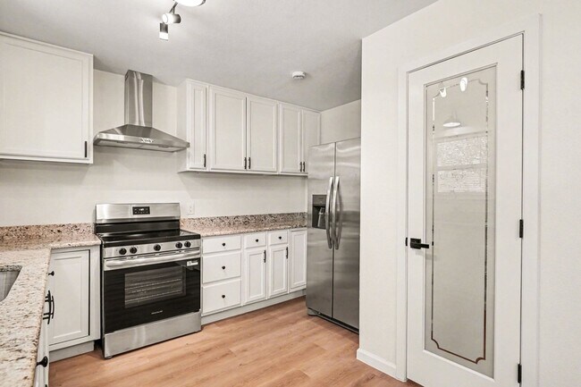 Building Photo - 772 Hampshire Dr