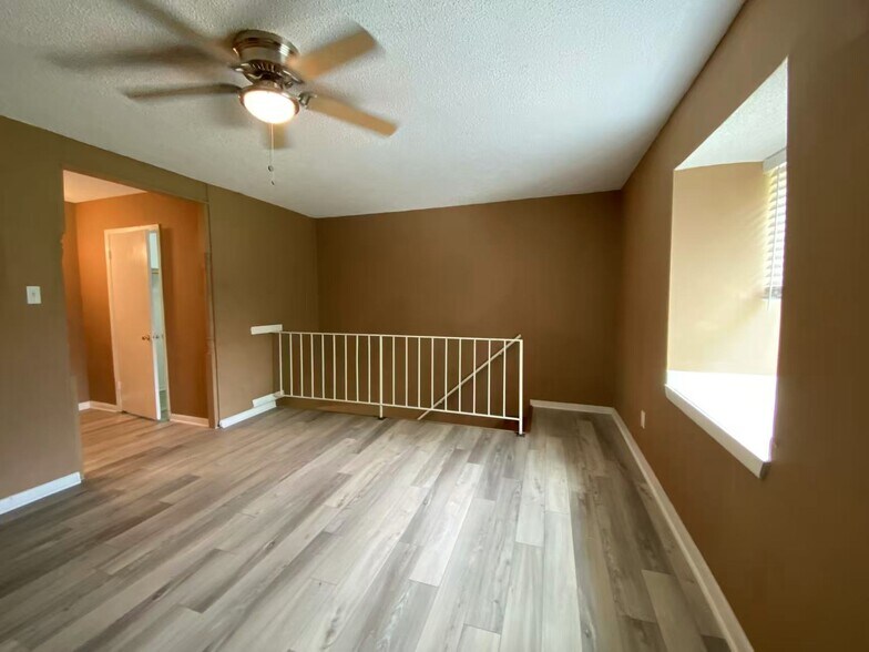 Building Photo - 5002 Blue Spruce Cir