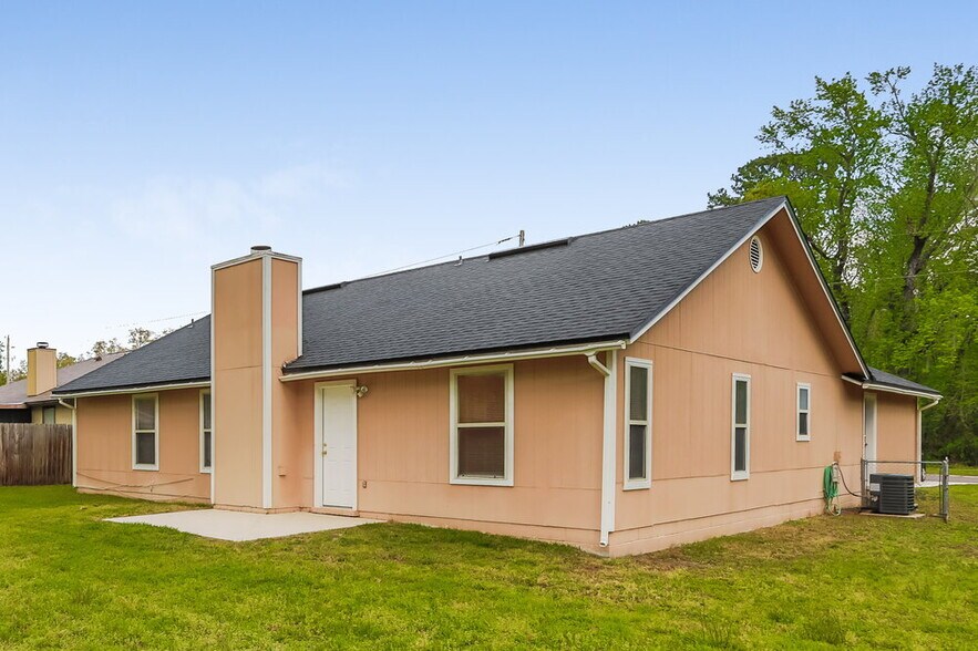 Building Photo - 2115 Center Way