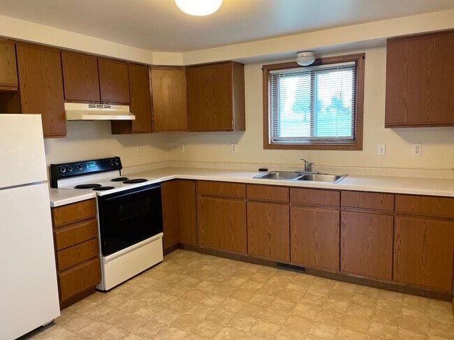 Building Photo - 600 Steven Ave