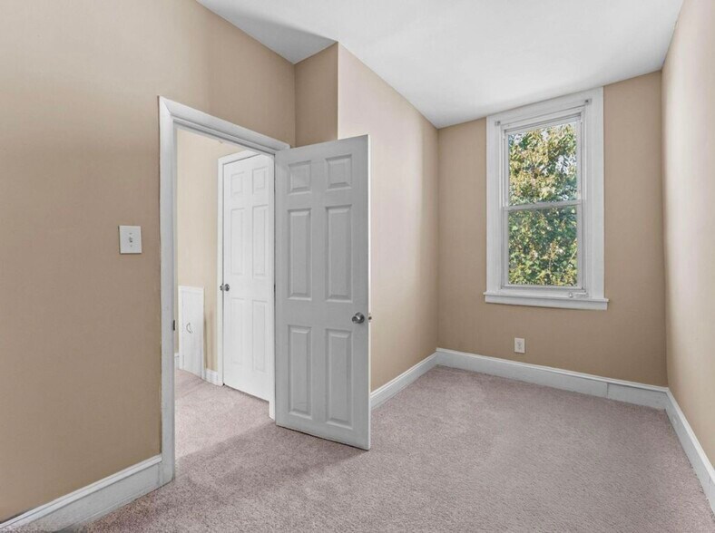 Building Photo - 2223 Winton St