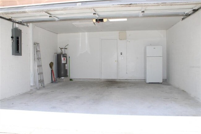 Building Photo - 11111 Bloomington Dr
