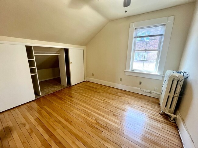 Building Photo - 3956-3958 N Murray