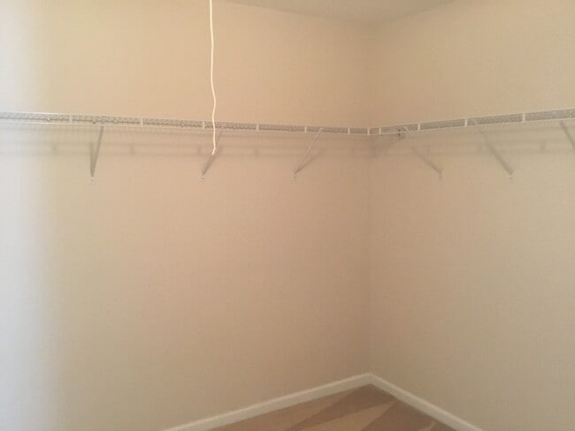 Building Photo - End Unit Townhome with Tons of Extra Storage!