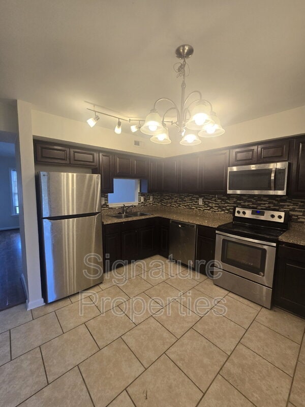 Building Photo - 3831 Buchanan Dr