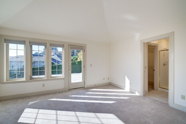 Building Photo - 4bd/4ba Kirkland House