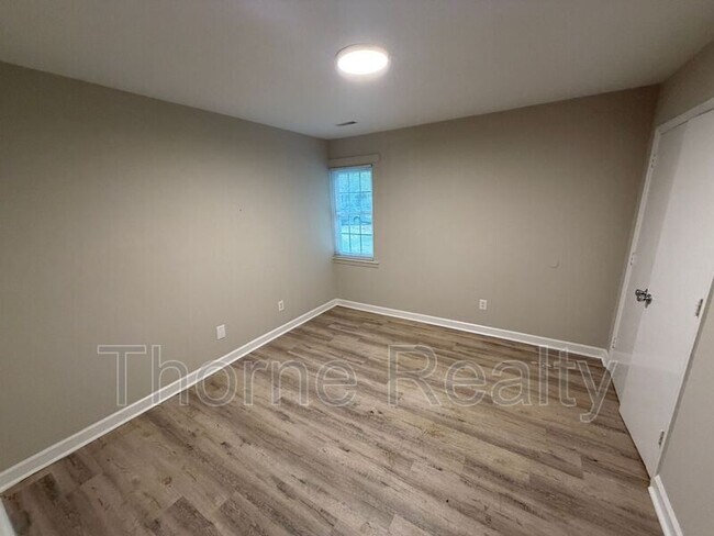 Building Photo - 1318 Maple St